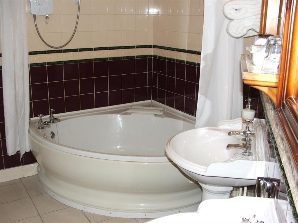 The Cross Keys Apartment Milnthorpe Bagian luar foto